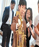 大胆刁民，敢砸华妃娘娘寝宫?