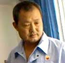 “（老人）坐女青年大腿上也应该？我看就是欠揍。”