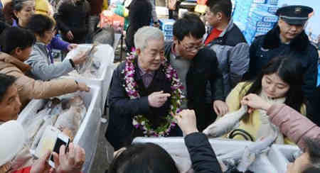 保持格调有妙招，吃鱼请吃爱国牌