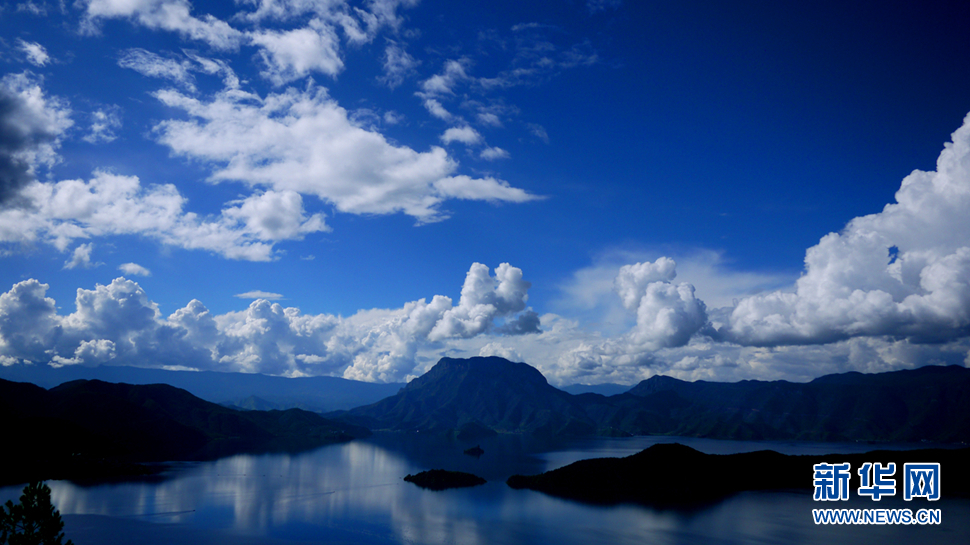 《人间仙境：泸沽湖》