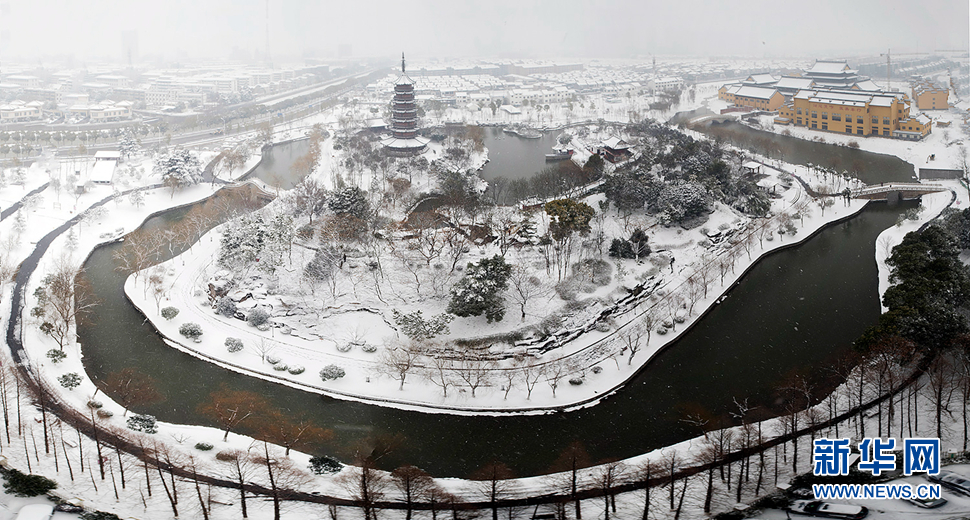 万善公园披银装