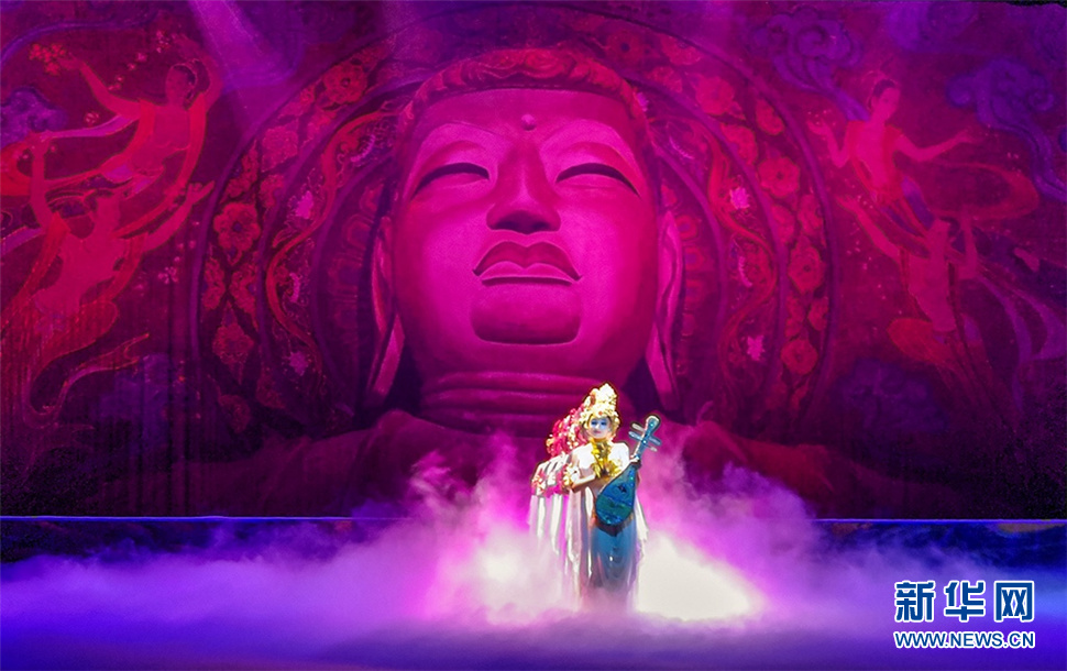 《丝路花雨》舞剧中的优美舞蹈片段