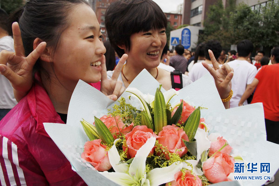 记录高考表情 看时代发展