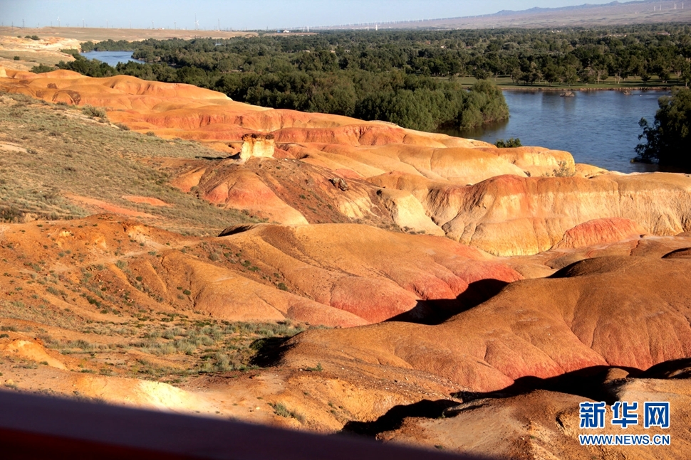 新疆五彩滩雅丹地貌