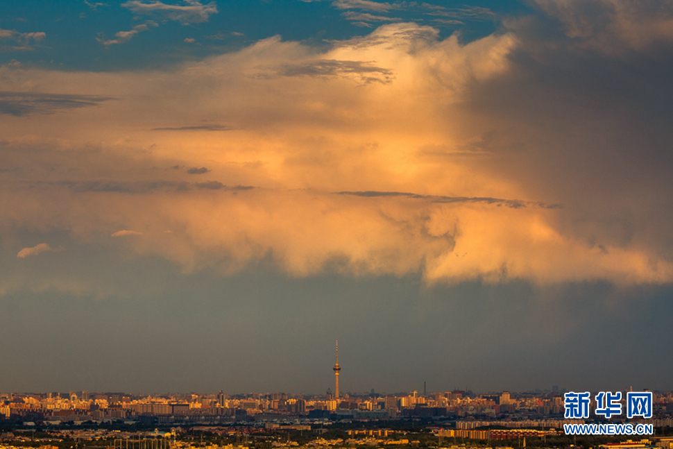 雨后晚霞中的美丽大北京