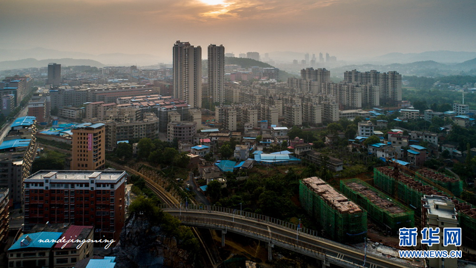 改革开放40年，县城变化令人惊