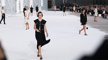 【新华图视】T台掠影:疫情下的巴黎时装周