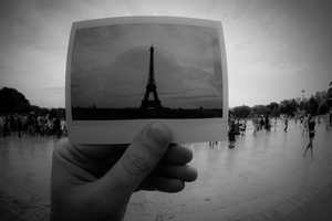 拍立得与现实世界相结合的创意摄影