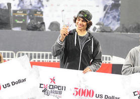 CX中国极限赛雨中上演小轮车土坡腾跃