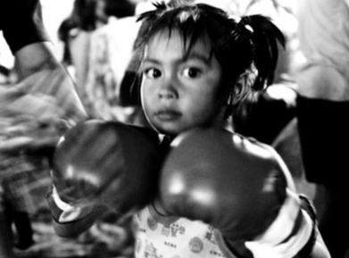 【镜界】德摄影师记录搏击场上的泰拳儿童