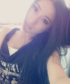 合作模特：小爱