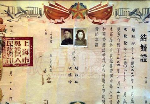 【镜界】百年婚书展 见证婚爱文化变迁