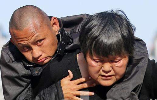 【镜界】浓浓的母爱撑起着儿子的天地