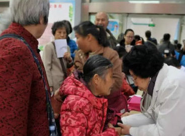 脑心同治走基层 春暖邕城社区