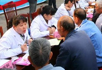 共铸中国心脑心同治走基层&mdash;&mdash;贫困县义诊