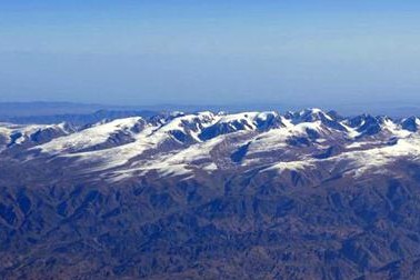 俯瞰 天山脚下的鄯善地区