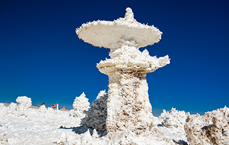 光影下美妙无穷的盐世界 奇特无比的盐晶花令人叹为观止