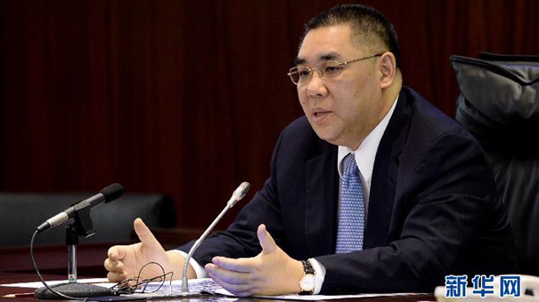 崔世安列席立法会回答议员提问