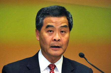 梁振英：加快经济发展 为新一代提供机会