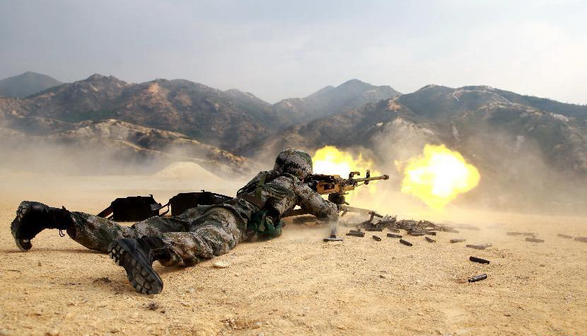 驻港部队举行联合实兵演习