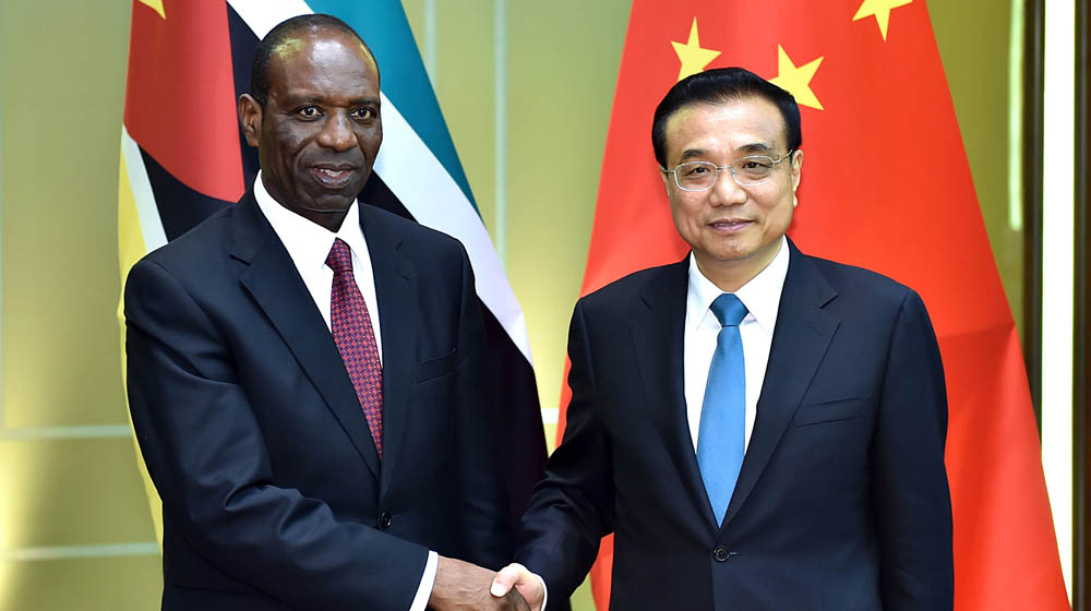 李克强会见莫桑比克总理多罗萨里奥