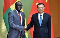 李克强会见几内亚比绍总理