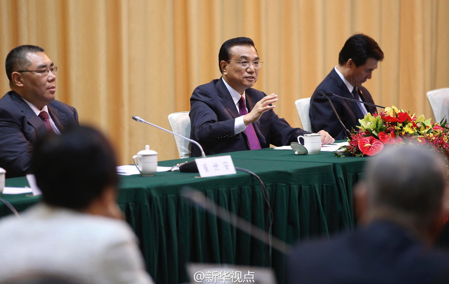 李克强与澳门各界人士代表座谈