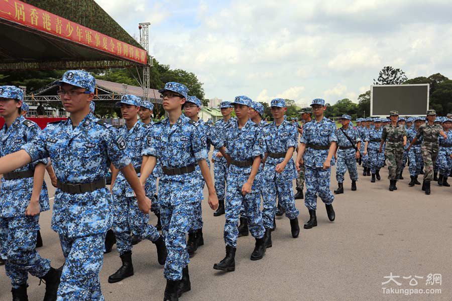 500名香港中学生参加驻港部队军事夏令营