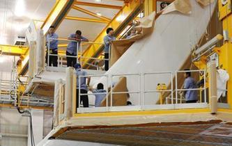 國慶假日裏的C919&ldquo;美容師&rdquo;