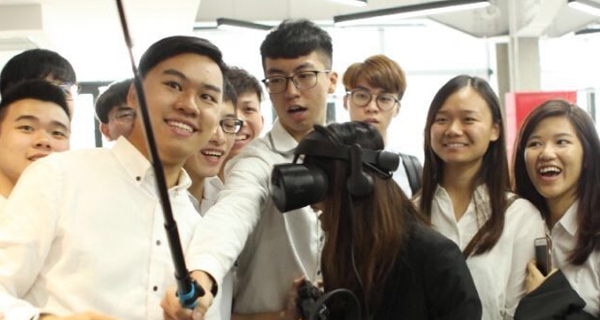 金融专业港生在沪体验内地创新科技新浪潮