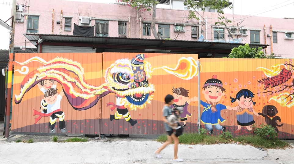 香港锦田壁画村：200名义工绘就爱的画卷