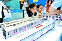 小小地铁模型，连通京港学子情