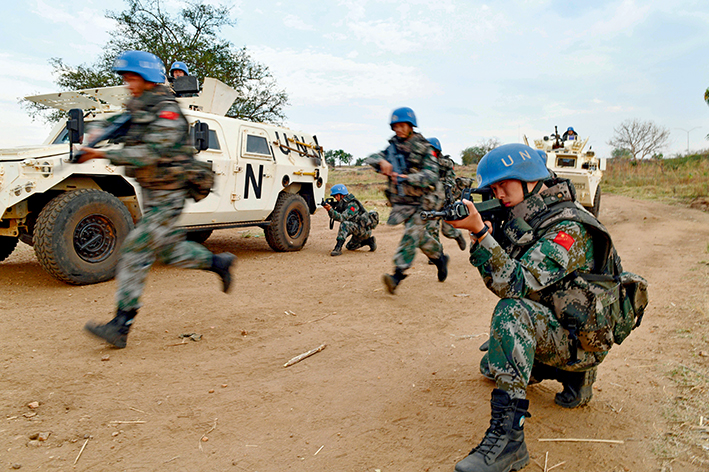 2019年1月4日，中国第 5批赴南苏丹维和步兵营开展武装护卫训练