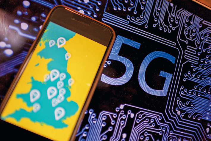 “愤怒诱饵”：英国反思算法下的情绪陷阱