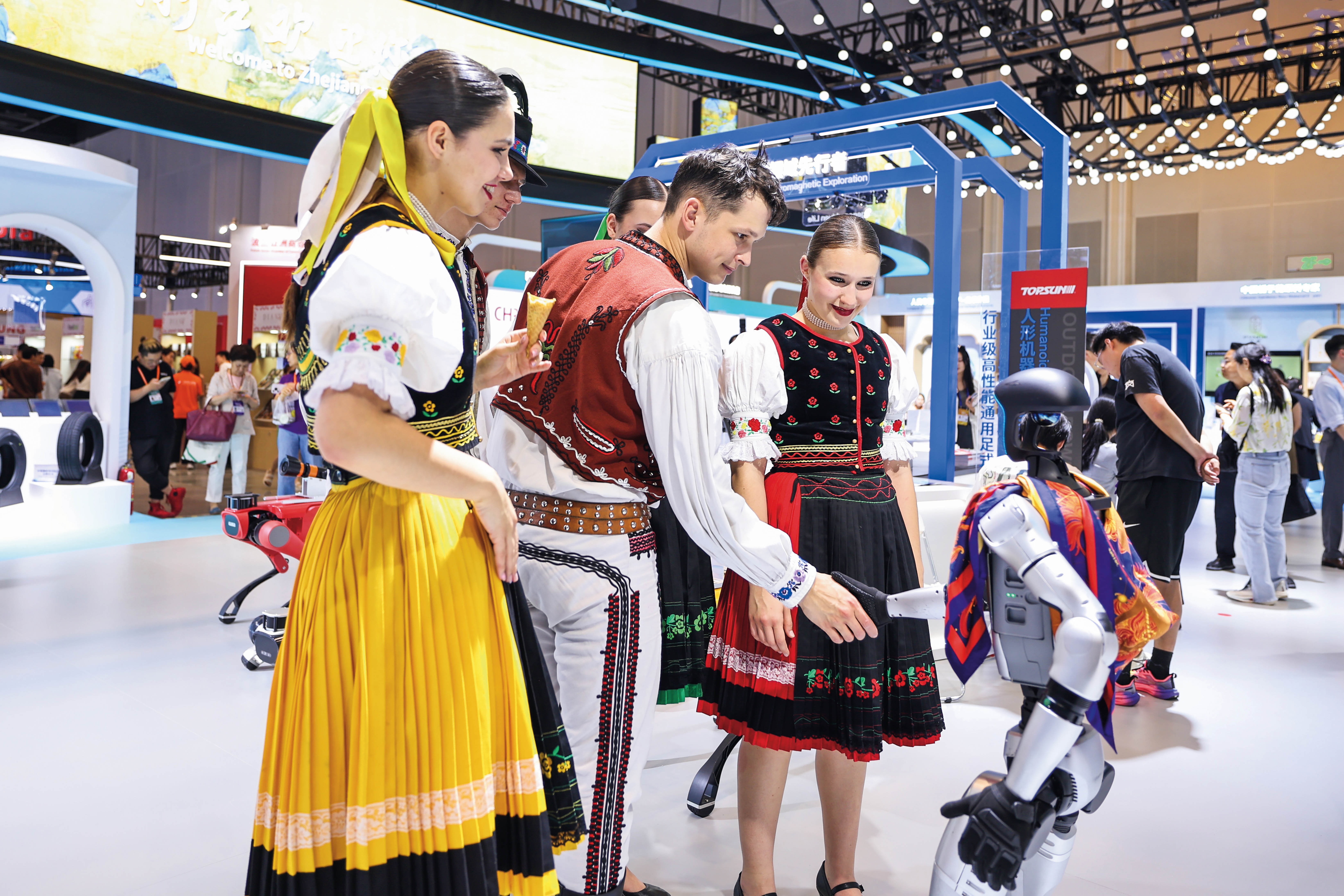 AI竞逐：应用与治理并行