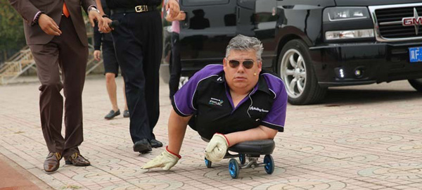 世界激励大师约翰·库提斯牵手授渔计划举办公益演讲