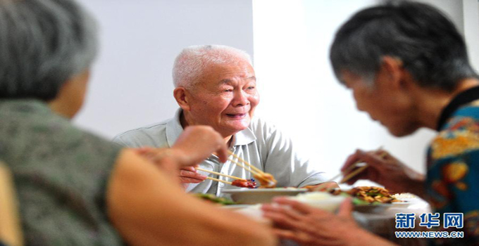 破解老龄化困局：养老事业市场化运作路在何方