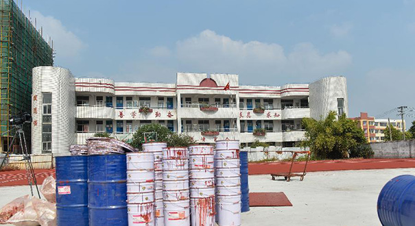 &ldquo;毒跑道&rdquo;频发，谁来为孩子的健康负责？