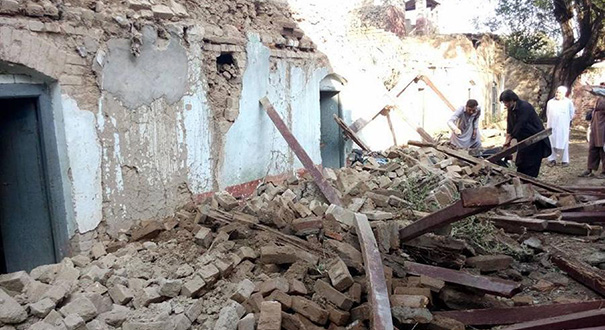 强烈地震造成巴基斯坦220人死亡