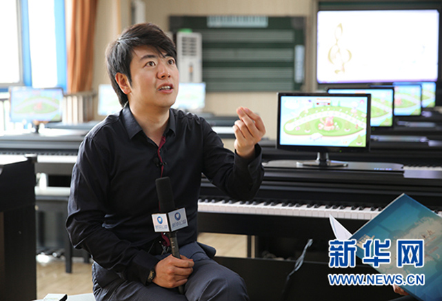 阳春布德泽，万物生光辉