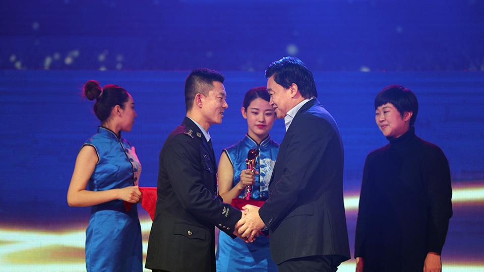 直播回放:“中国网事·感动2018”年度网络人物颁奖典礼