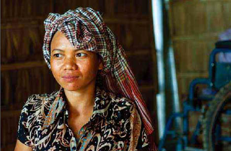 柬埔寨红十字会刀刃上的生活