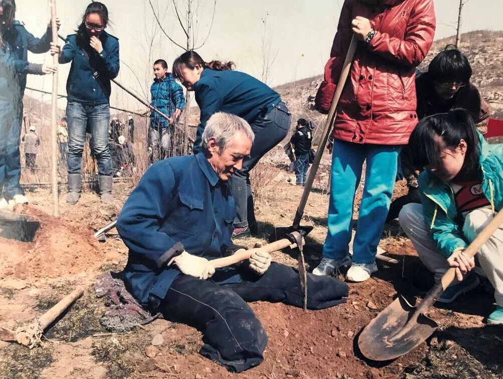 “爬行种树的无腿老兵”马三小