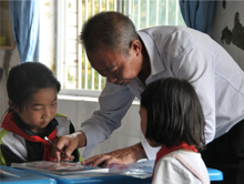 “传递教育火炬的山村教师”姚方其