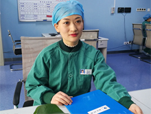 “跪地救人的最美护士”曾正辉