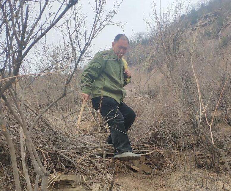 “背骨人”郭海波