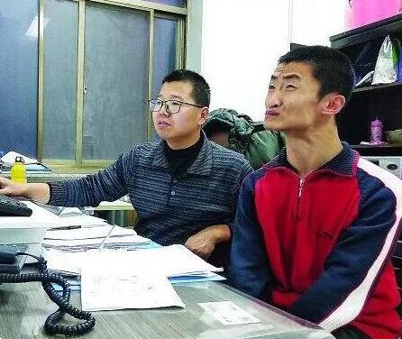 脑瘫“博士”谢炎廷