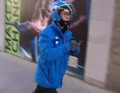 “90后独腿独臂外卖骑手”董洪喜