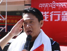 “用音乐让警察故事发光”钟屹