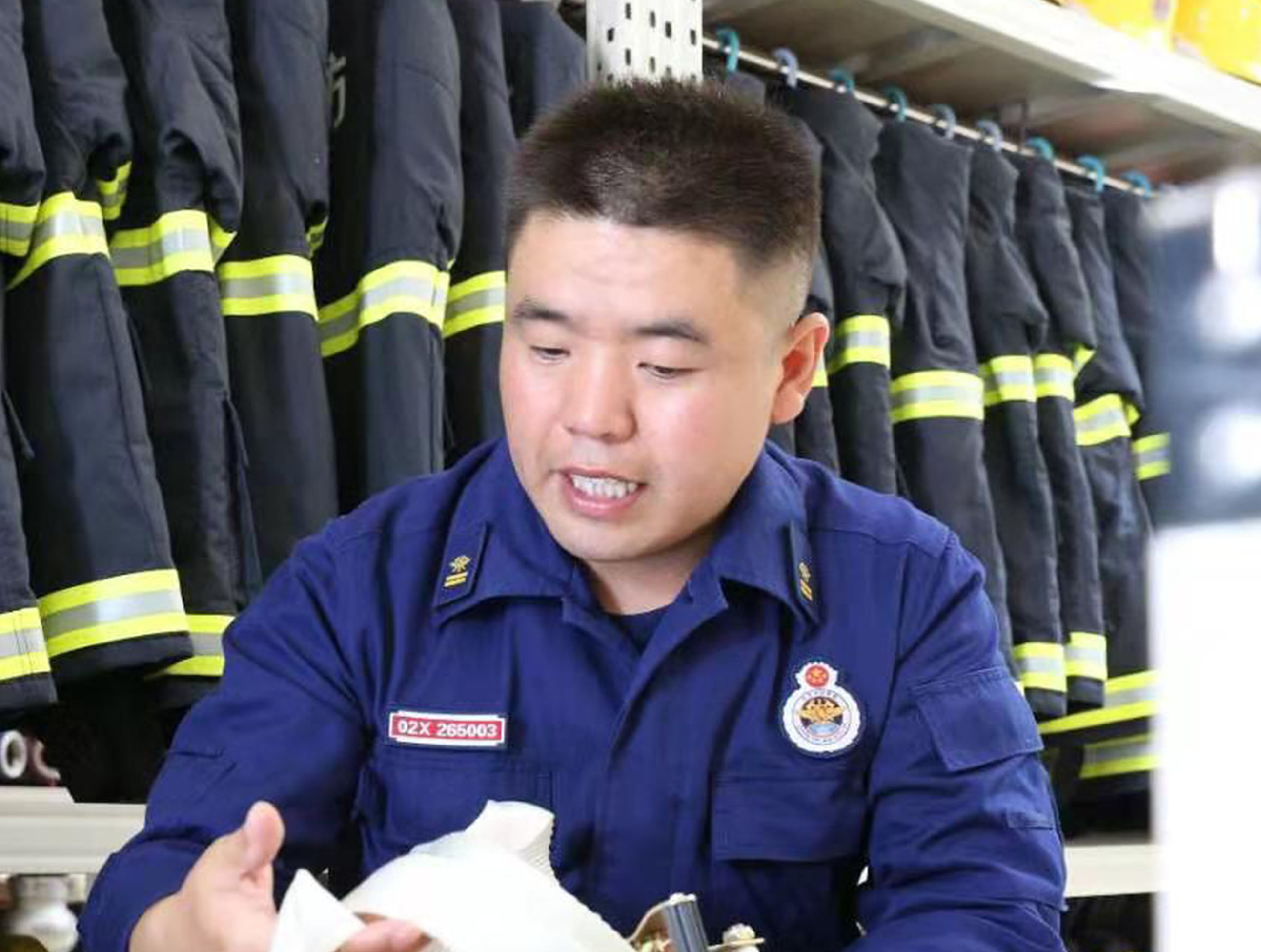 &ldquo;冰河上的橙色身影&rdquo;顾大雨